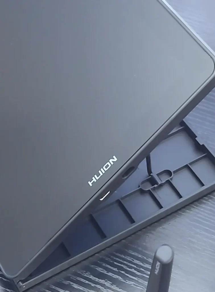 Huion Kamvas 13 (Gen3)の液晶部分の質感