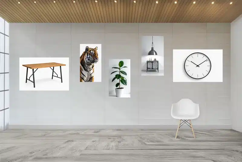 GoogleのNano Bananaを使い、虎やテーブルなど複数の画像をモダンな部屋の壁にコラージュ。